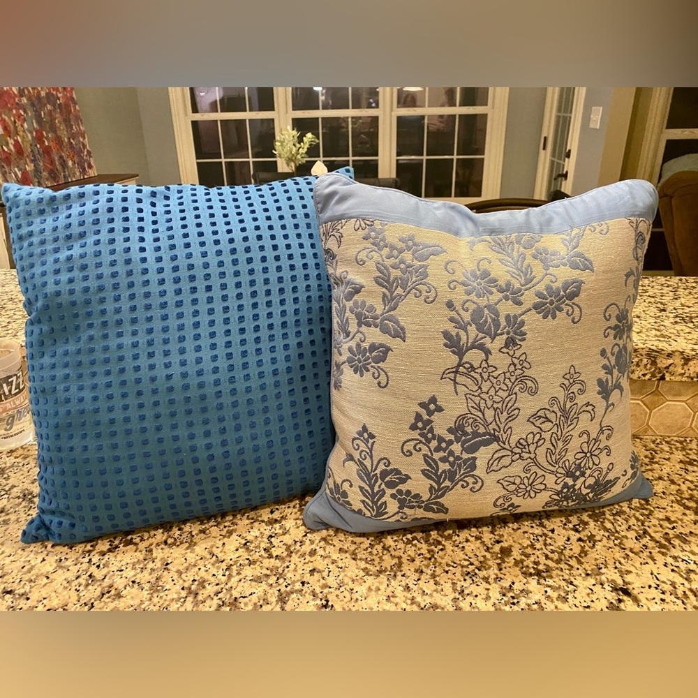 Throw pillows set approx 16x16”